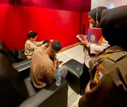 Razia Bioskop Mini, 5 Pasang Muda Mudi Diangkut Satpol PP